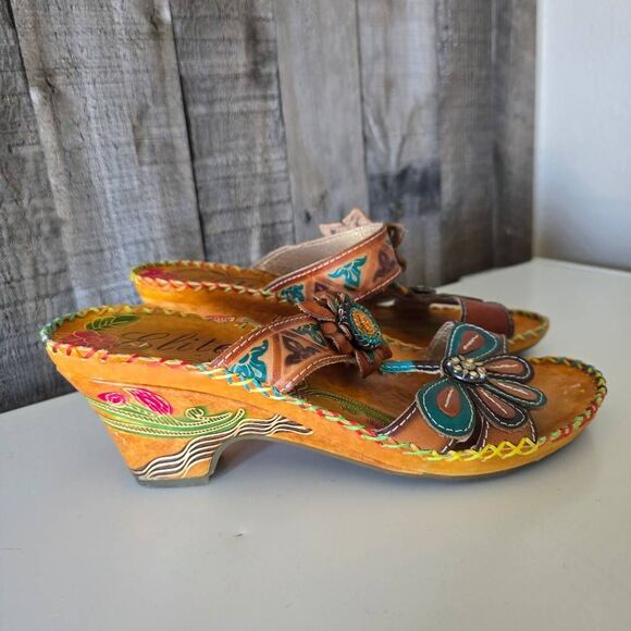 Elite By Corkys Jamaica Boho Floral Embossed Wedge Sandals 7 - Picture 1 of 8